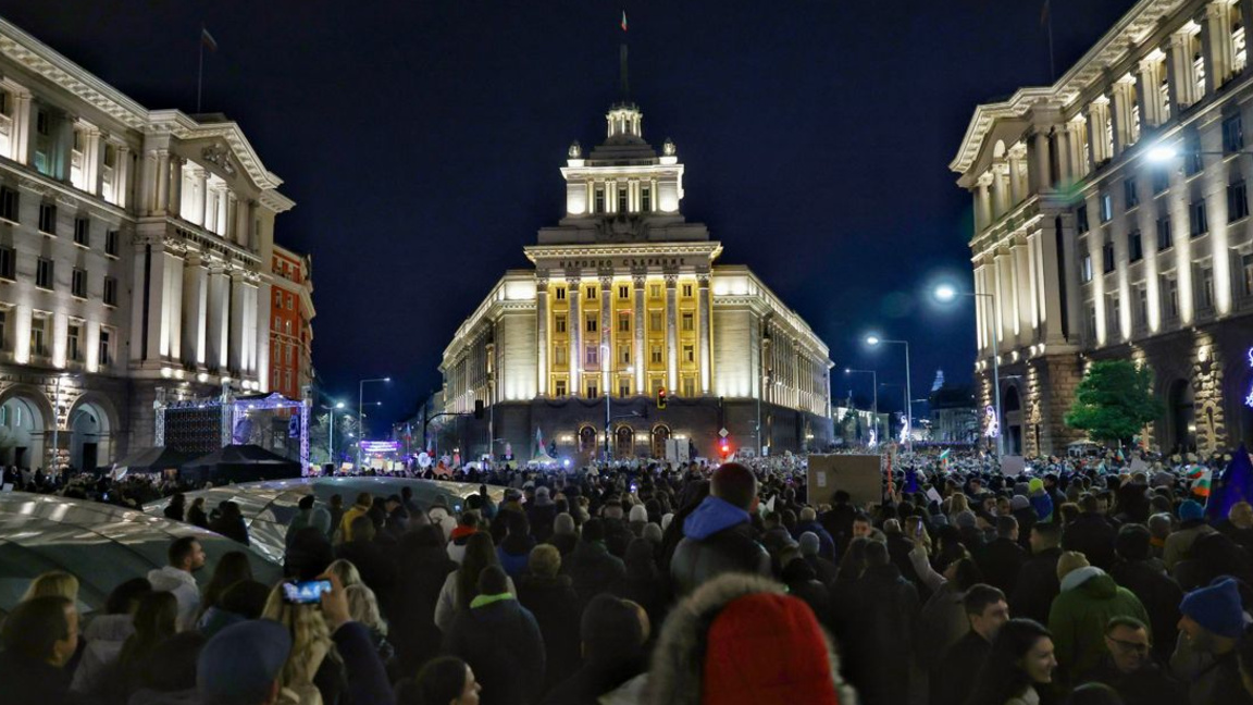 Нов многохиляден протест срещу Бюджет 2026 в центъра на столицата