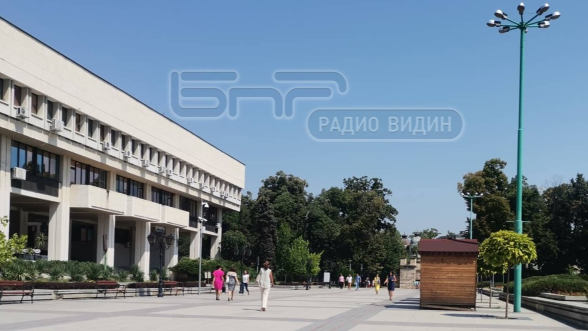 Хора на видинския площад "Бдинци"