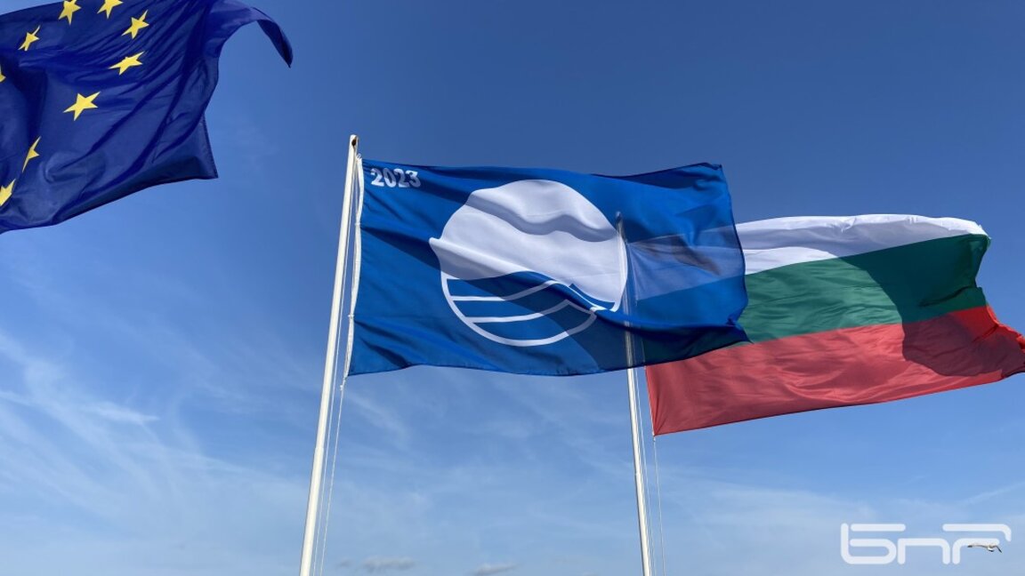Три бургаски пристанища със „Син флаг“