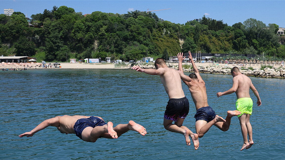 Vineri, 13, va fi însorit, cu averse izolate în nord-est