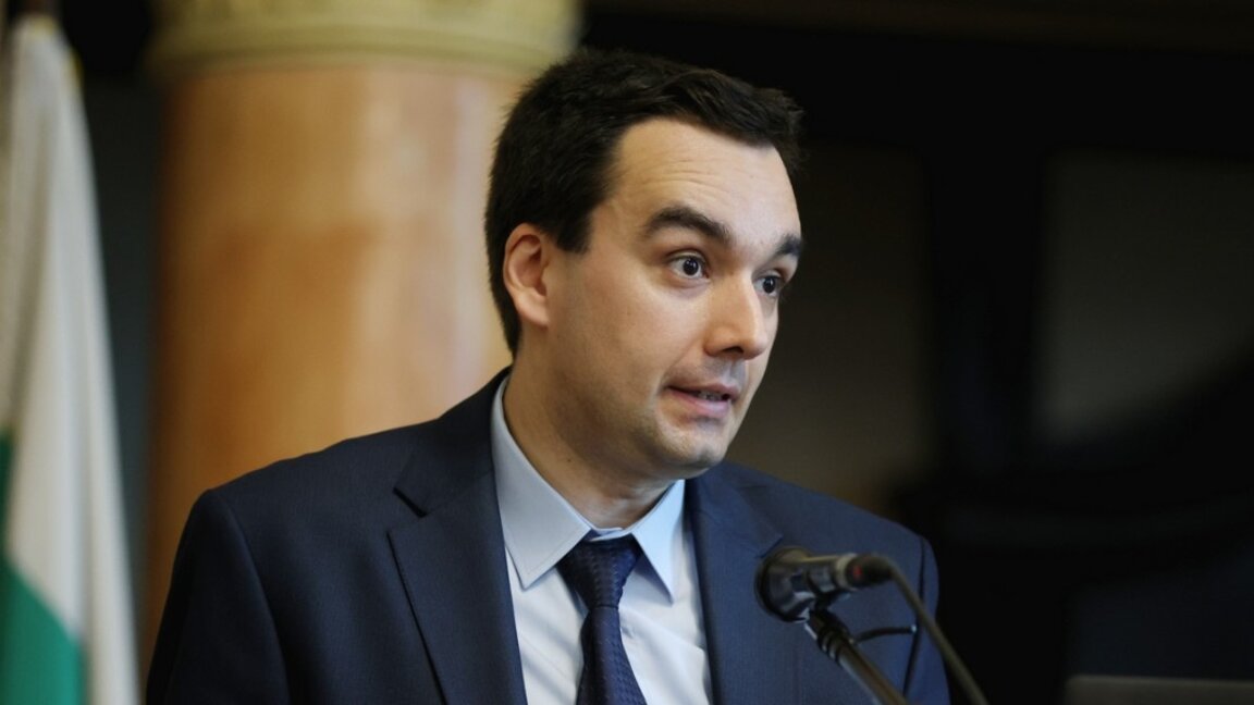 доц. Пламен Ненов