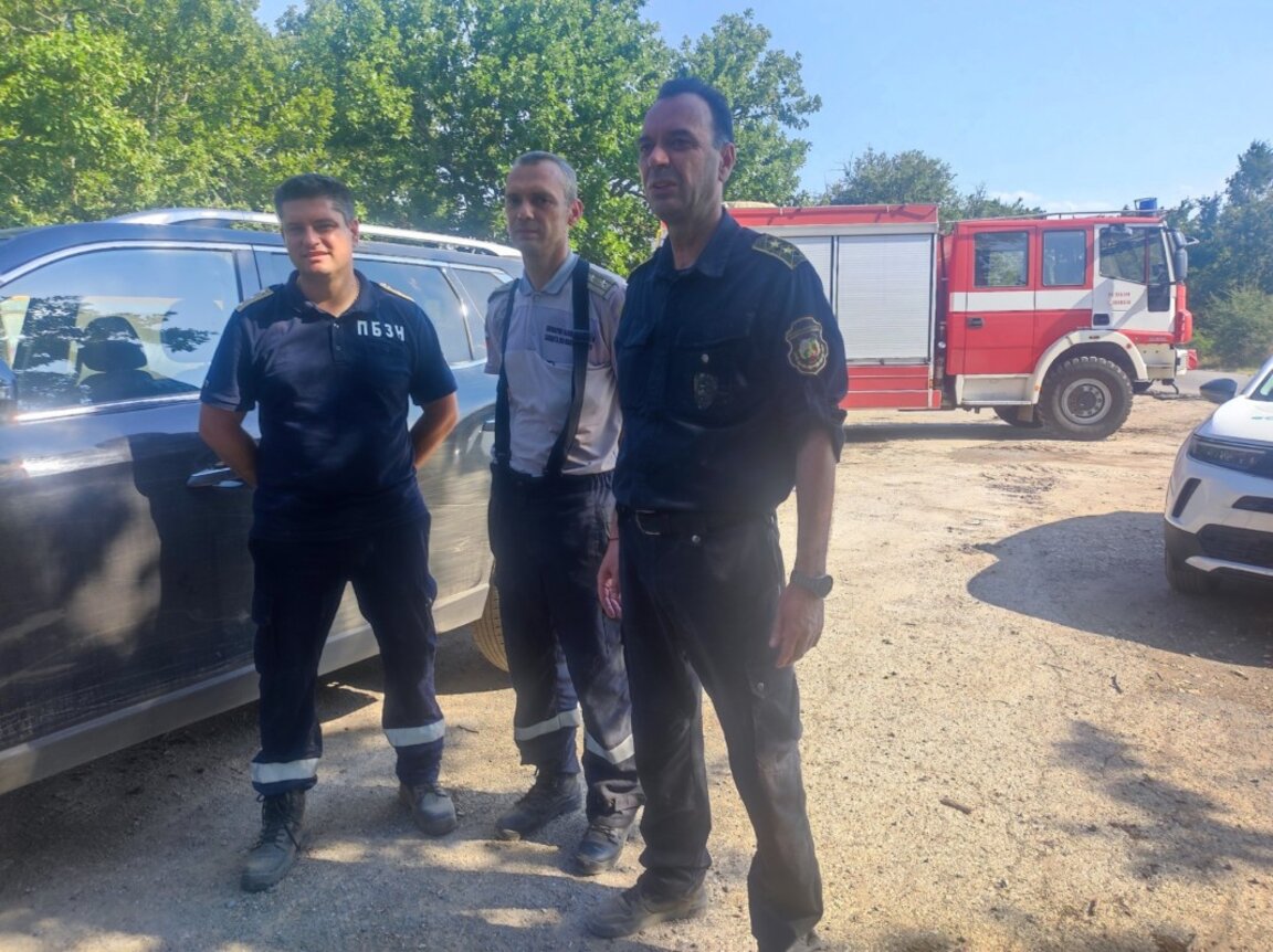Пожарът между селата Стефан Караджово, Камен връх и Денница е загасен