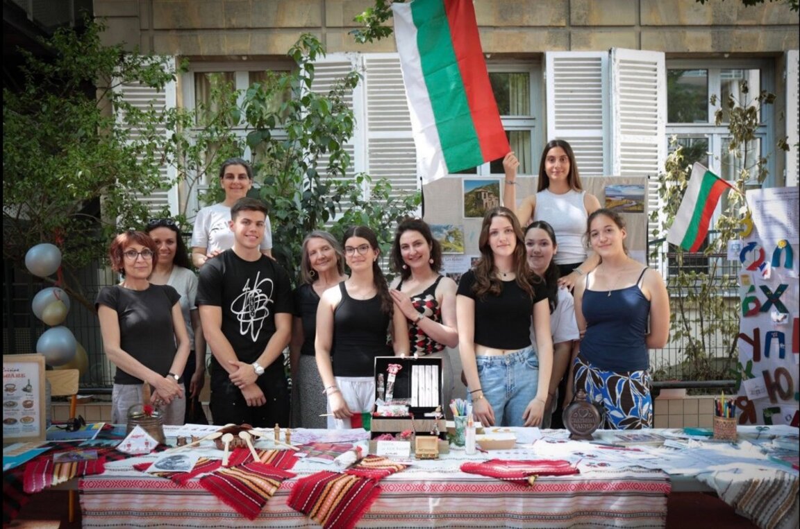 Ученици от Българското училище “Кирил и Методий” в Париж представиха страната ни