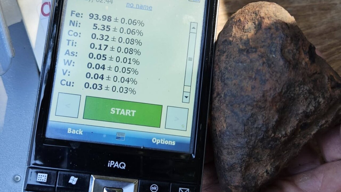 Un meteorit cu o greutate de peste un kilogram a fost descoperit în Munții Stara Planina, în apropiere de Montana