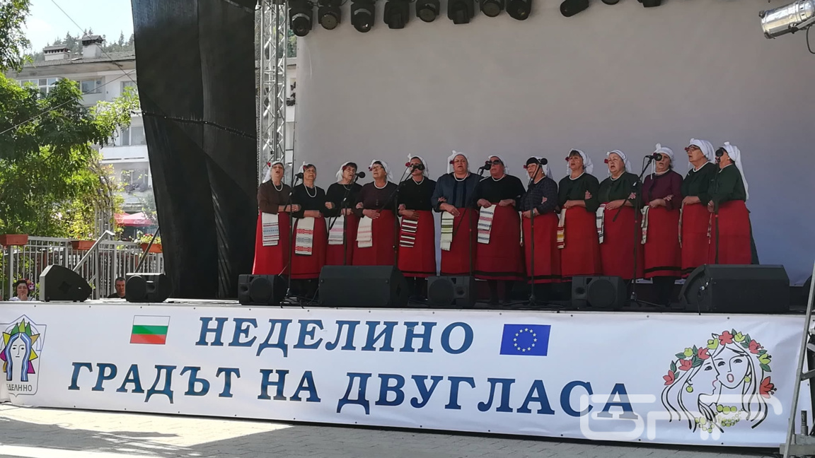 25 години фестивал в Неделино събира фолклорни състави от България и чужбина