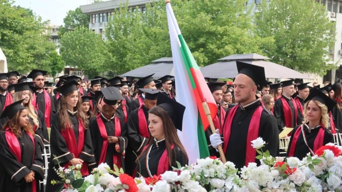 Mezun olan genç doktorlar Bulgaristan’da çalışmak istiyor
