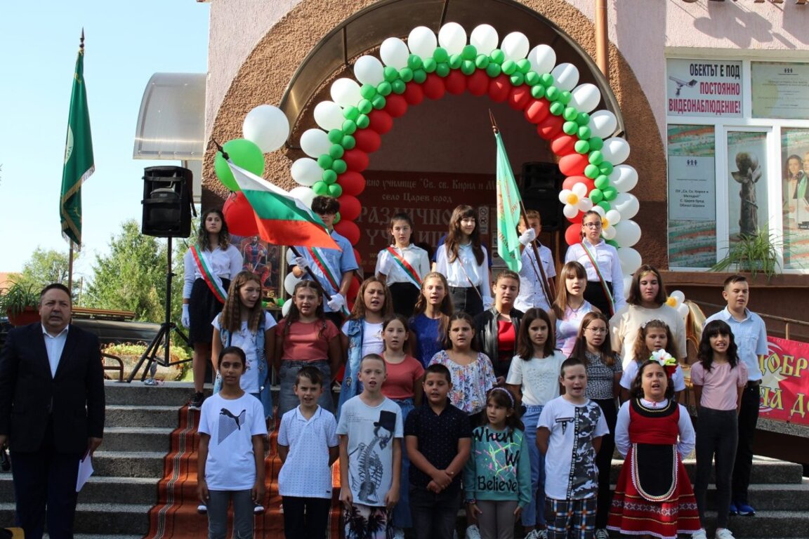 Yes, there is such a village school in Bulgaria! The different school of Tsarev Brod