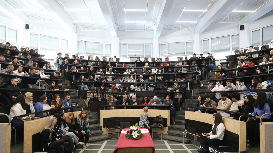 Studierende aus fünf Kontinenten studieren Medizin in Sofia