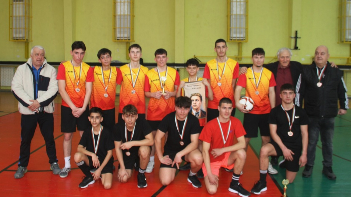 Футболен турнир, посветен на Левски