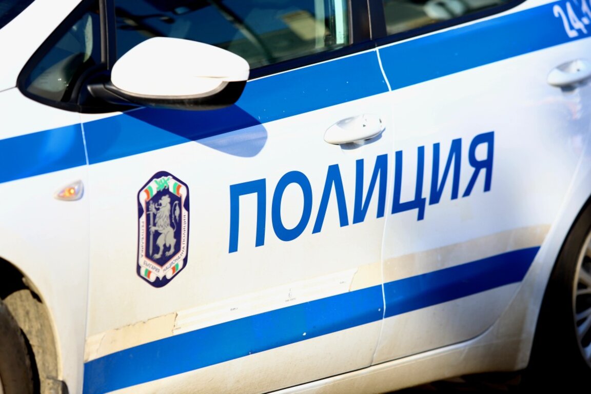 Мъж посегна на майка си