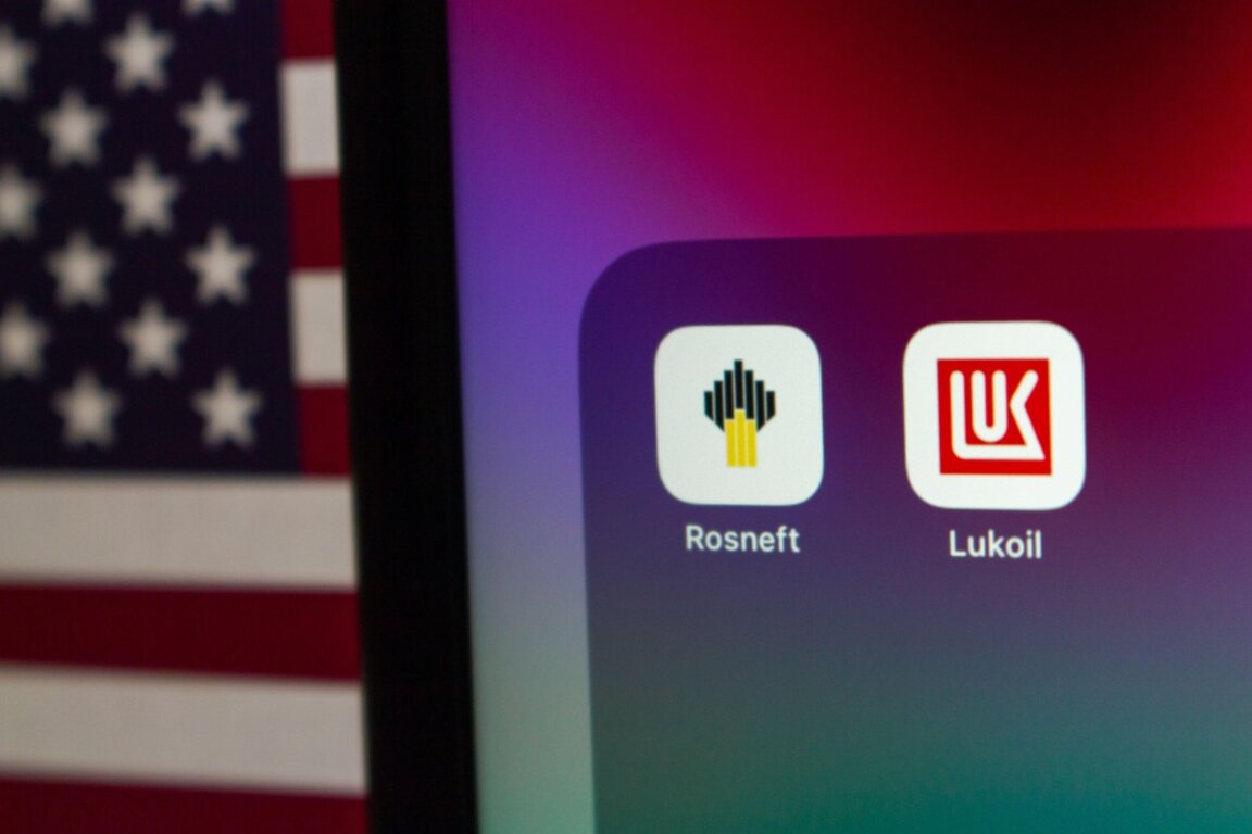 FT: "Лукойл" е заплашена от разпродажба и поглъщане след блокираната от САЩ сделка с "Гънвор"