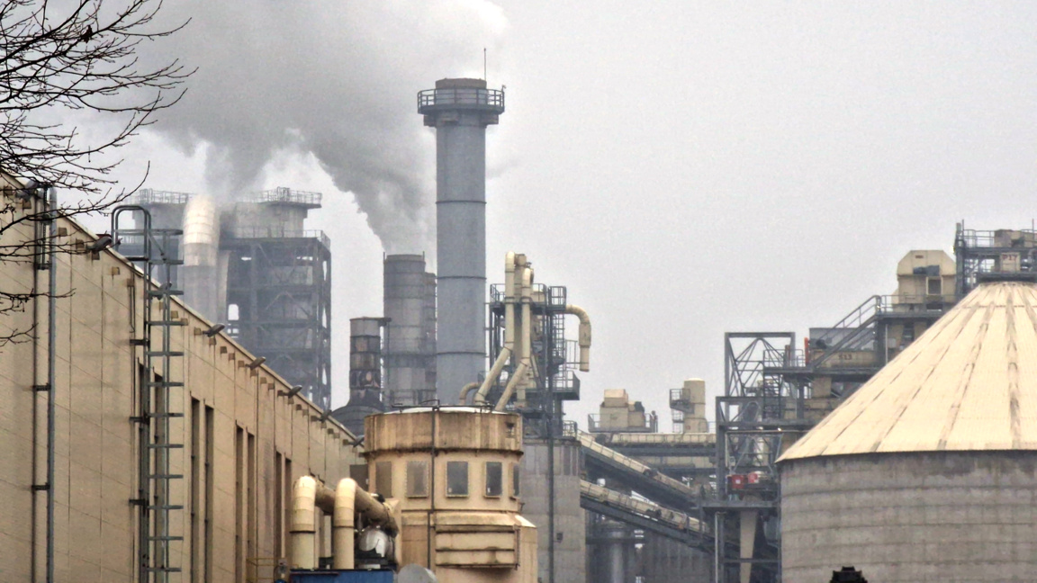 Ръководството на "Кроношпан България" смята че е използвано за политически цели