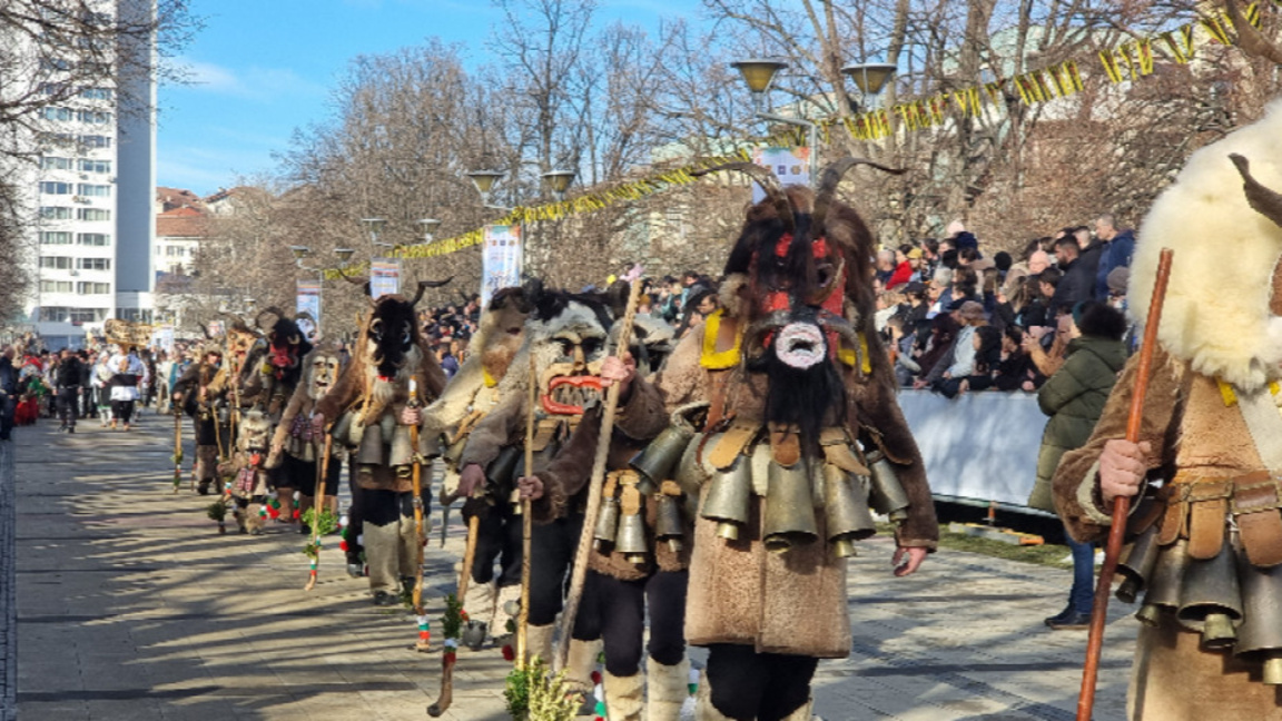 Кукери от Пернишко представят "Сурва" в Борисовата градина