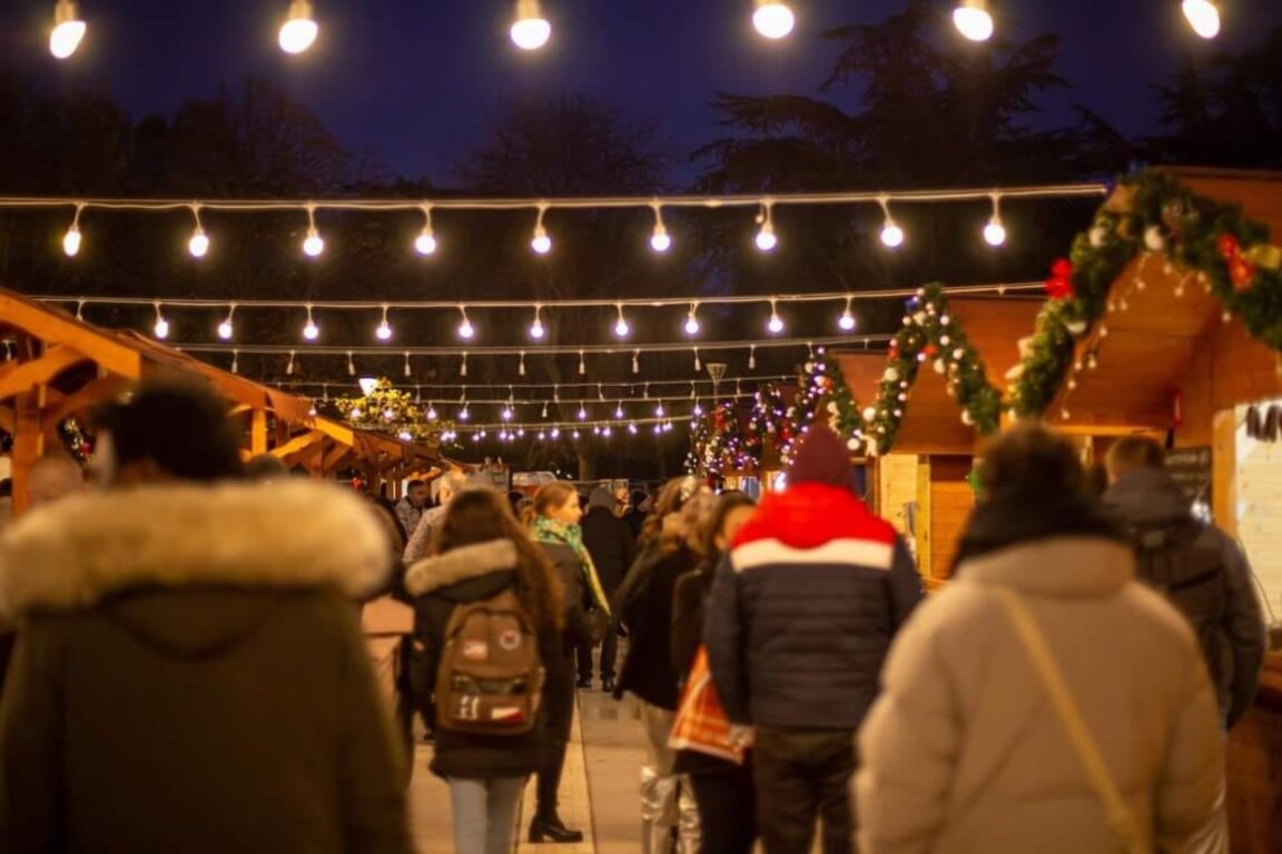 Festivalul de Crăciun de la Sofia va începe în această seară în fața Palatului Național al Culturii