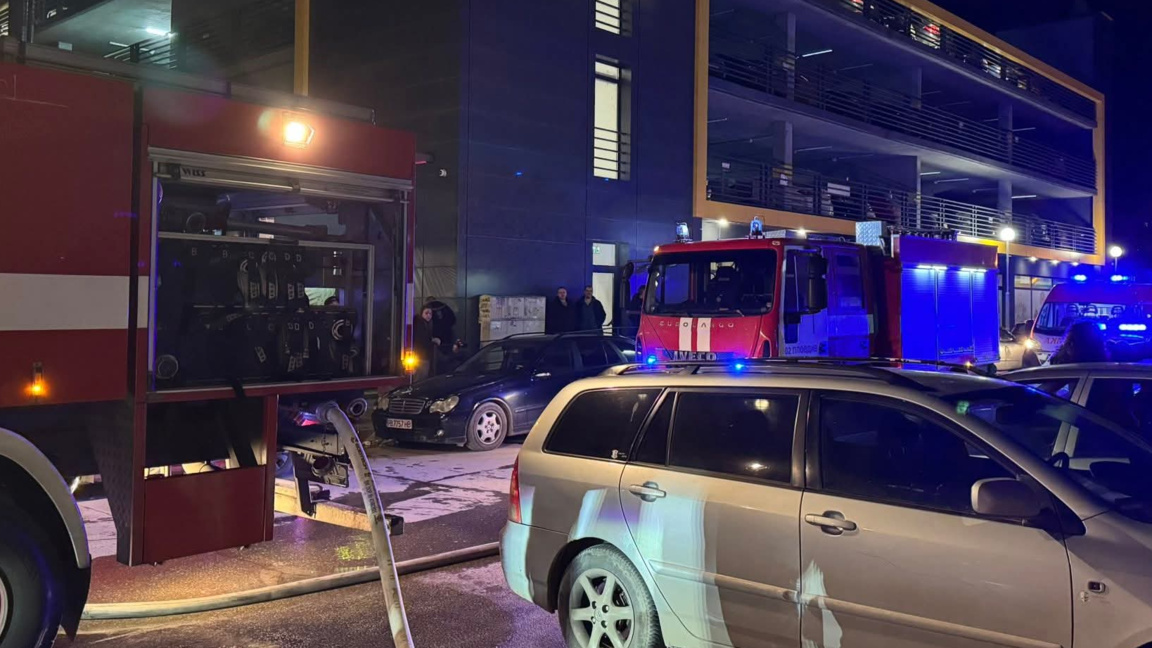 Горя апартамент в комплекс "Корона" в "Западен"