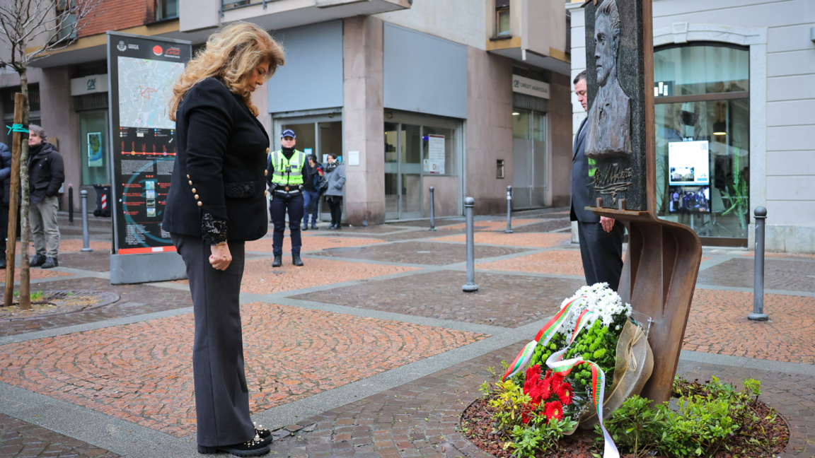 La présidente Yotova a rendu hommage au bas-relief de Levski à Monza