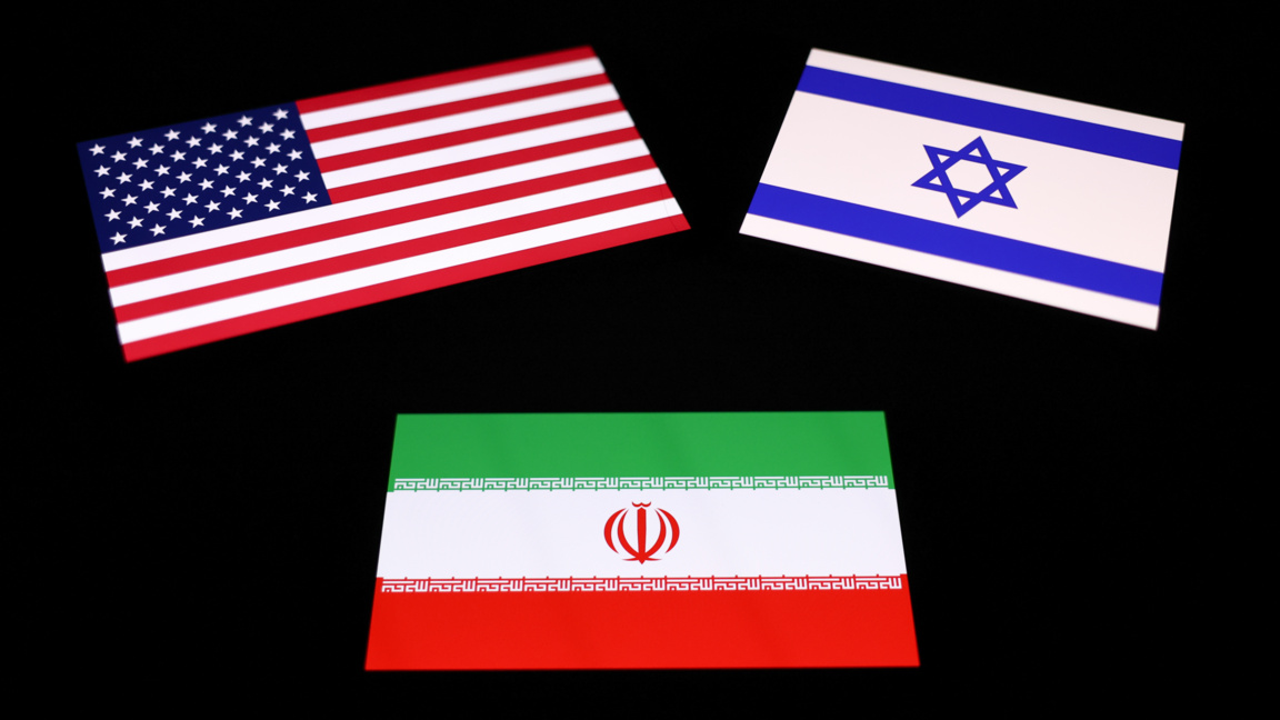 Колаж с флаговете на САЩ, Израел и Иран