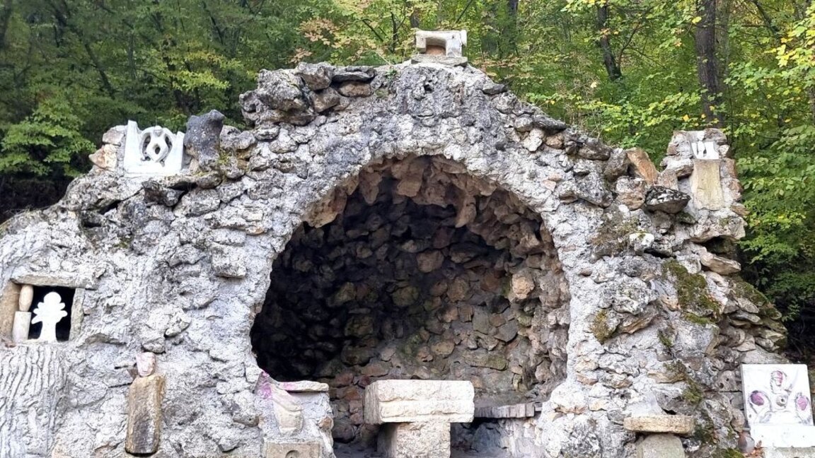 Уметничка галерија усред шуме