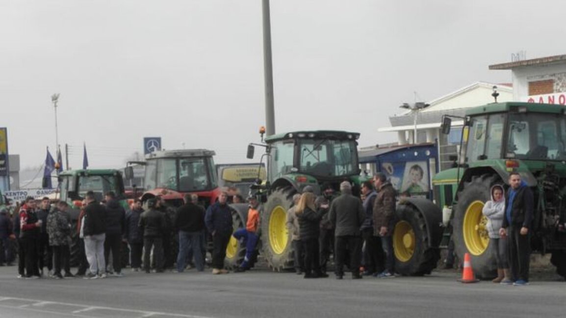 Фермери от Северна Гърция отново заплашват с блокади на пътища
