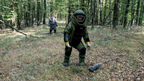 Прочистват района извън завод "Емко" от невзривени боеприпаси