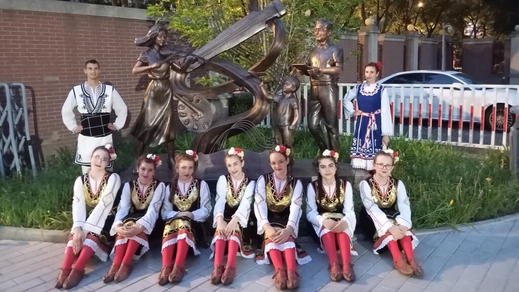 Gemeinsame Jugendtanzgruppe des Vereins „Bulgarische Rhythmen“ Wien, der bulgarischen Schule „Prof. Iwan Schischmanow“ in Wien und aus Gorna Orjachowiza