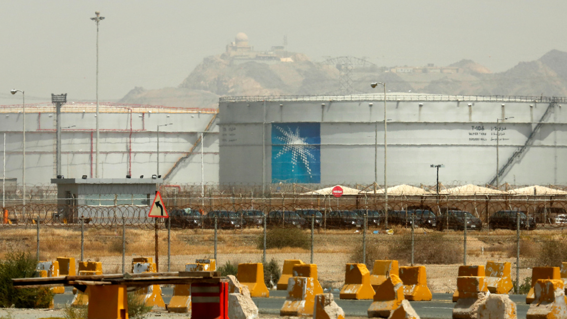 Ройтерс: Саудитска Арабия намалява производството на петрол