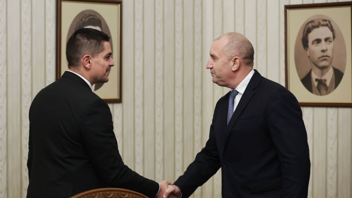 Радостин Василев: Правителството не беше свалено от опозицията, а от площадите