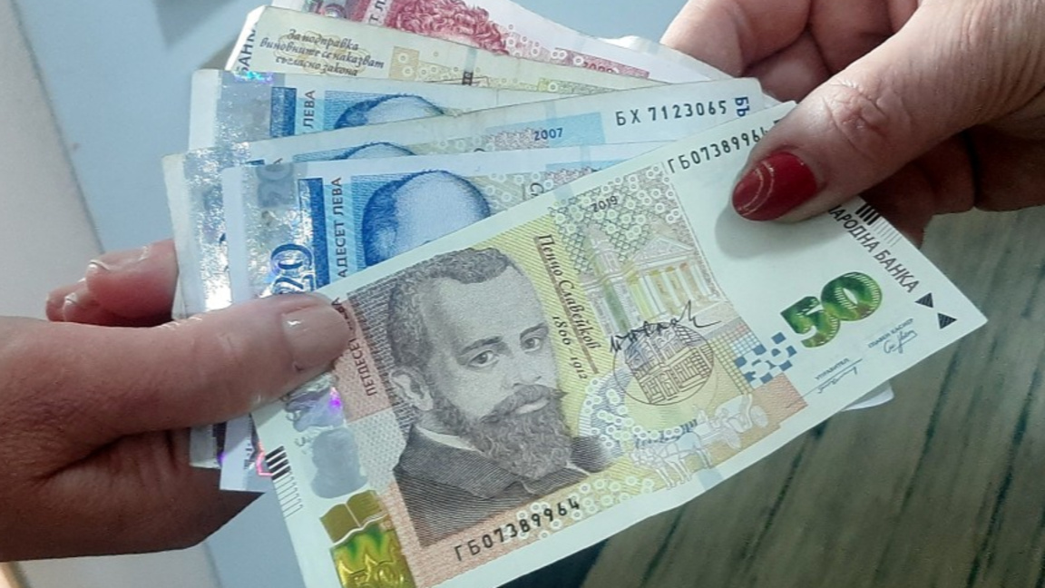 Пари, левове