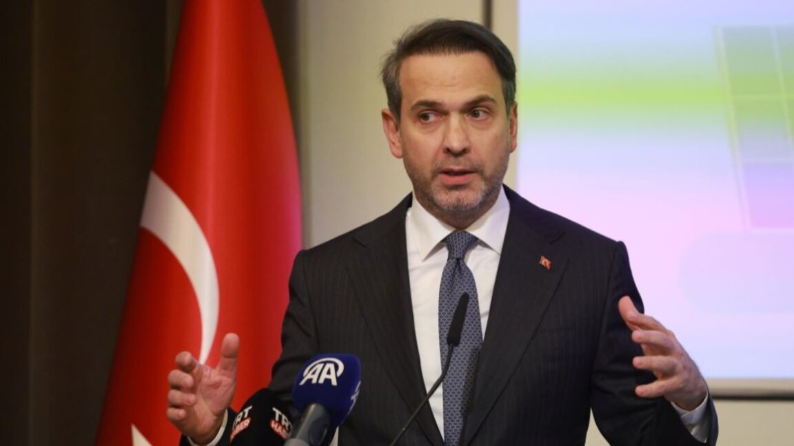 Алпарслан Байрактар, турски енергиен министър