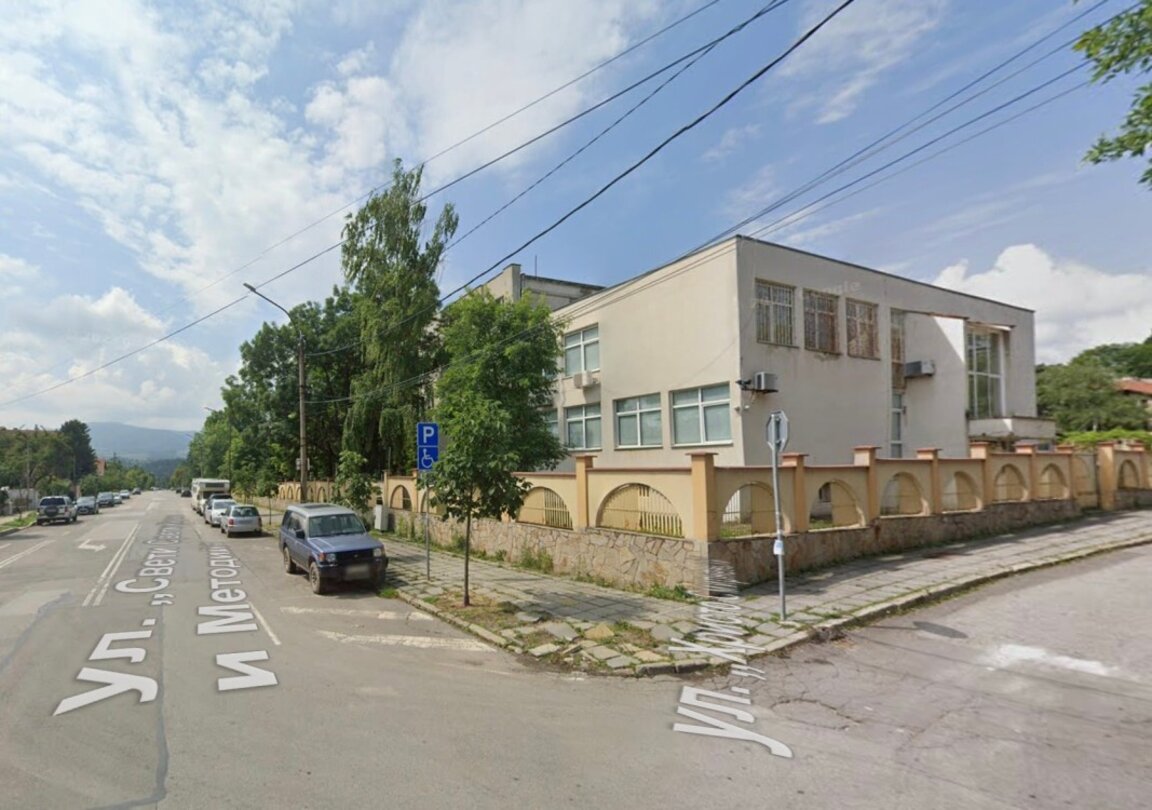 Украински бежанци, нуждаещи се от медицинска помощ и грижи, ще бъдат преместени от Банкя в хотел на морето