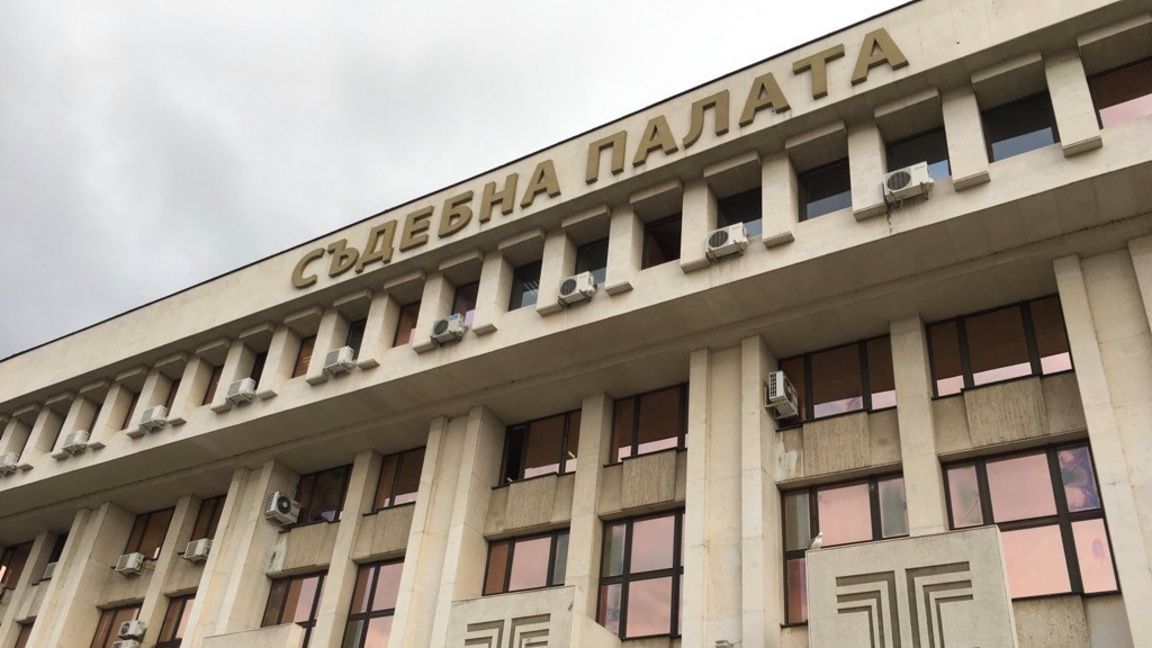 Държавното обвинение ще иска "задържане под стража" за двама каналджии