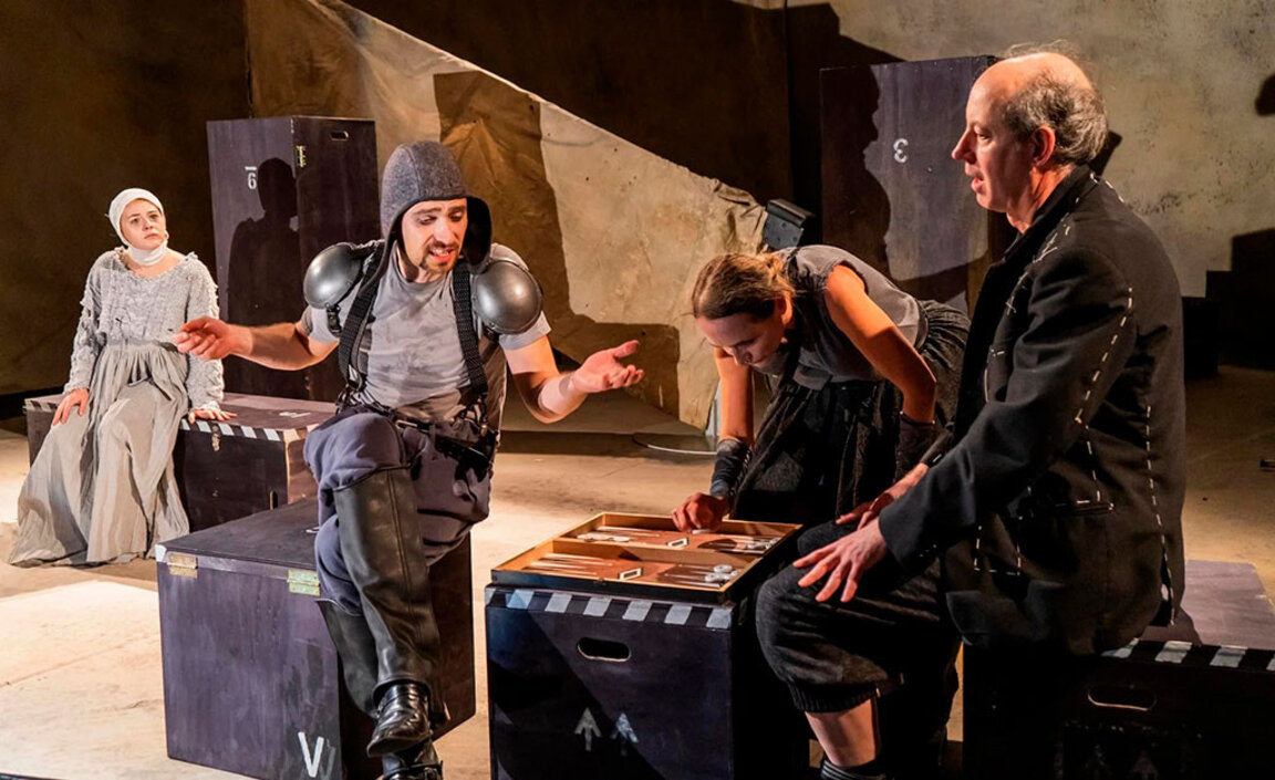 "Майка Кураж и нейните деца" на сцената на Сатирата