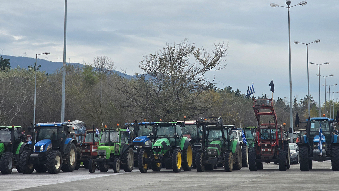 Грчки пољопривредници поново затворили границу за камионе