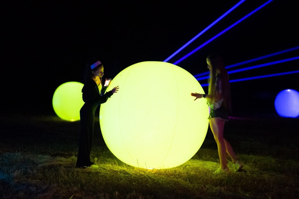 Светлинно шоу озарява Царския дворец "Кричим"