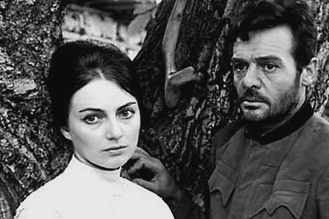 Нивина Коканова с Раде Маркович в сцена от филма „Крадецът на праскови“