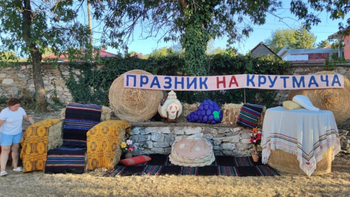 Село Крепост представя крутмач и стари занаяти на кулинарен празник
