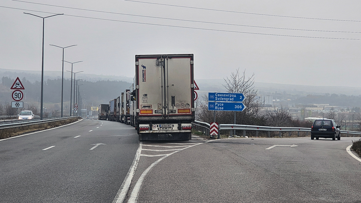 Lëvizja e automjeteve të rëndë drejt Turqisë është intensive