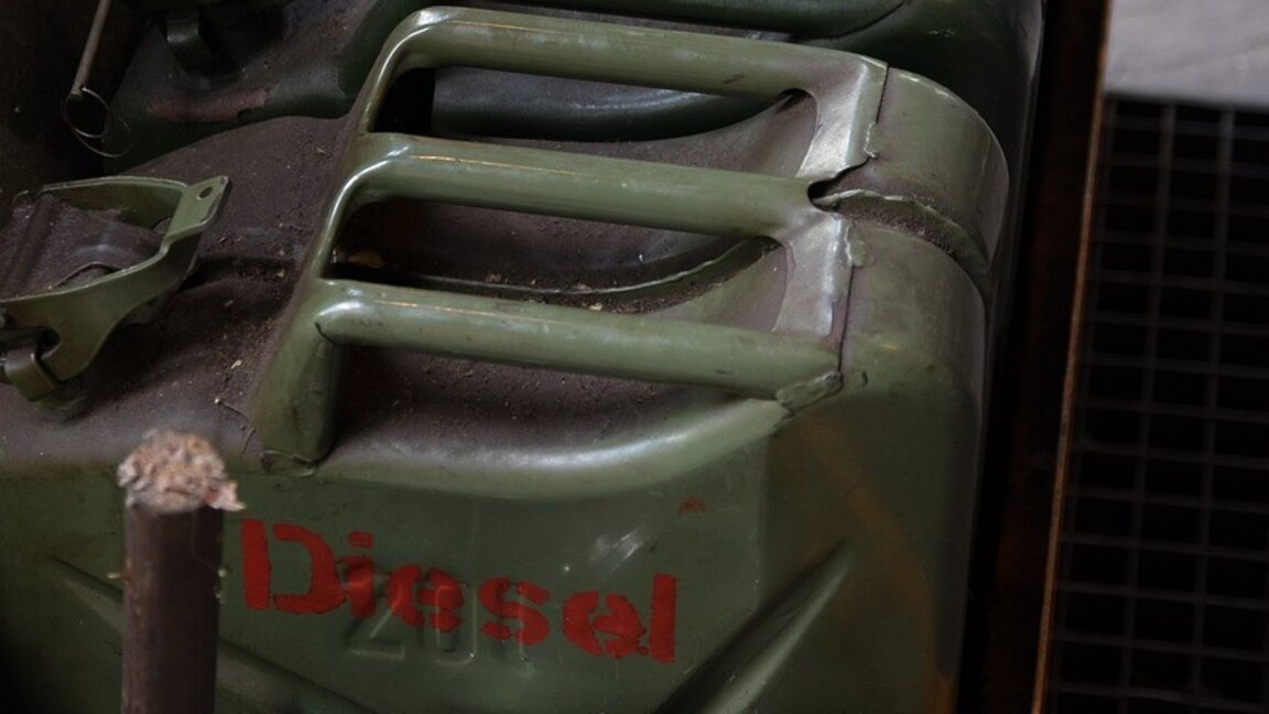 Гръцките полицаи могат да конфискуват колата ви, ако в нея има туби с бензин