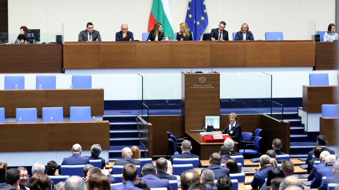 Шест групи в новото Народно събрание и други новини от отминаващата седмица