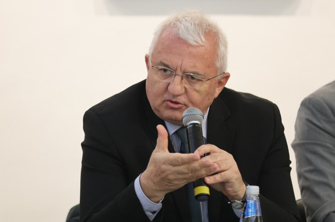 Румен Драганов.