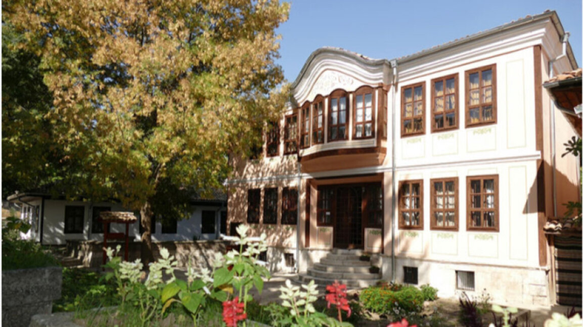 Дарения за Сребровата къща