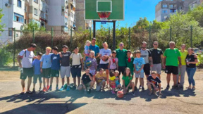Десетки доброволци обновиха баскетболно игрище във Враца