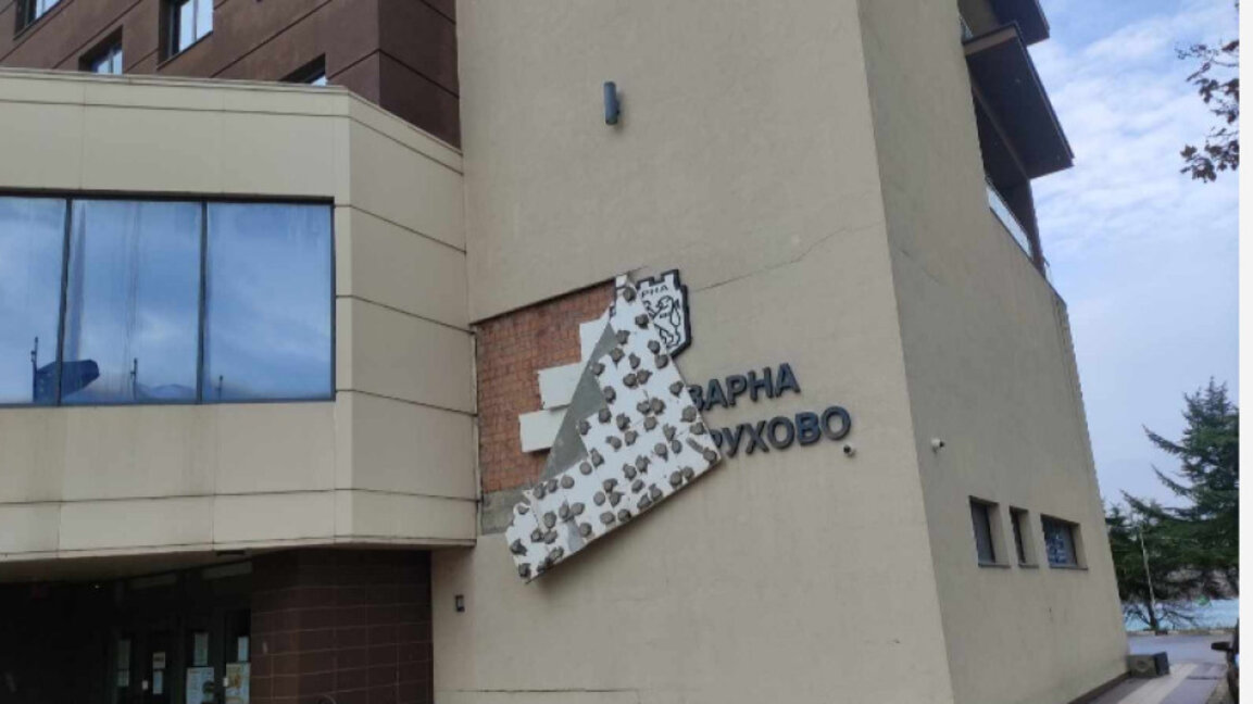 Ремонтират фасадите и помещенията на три кметства във Варна
