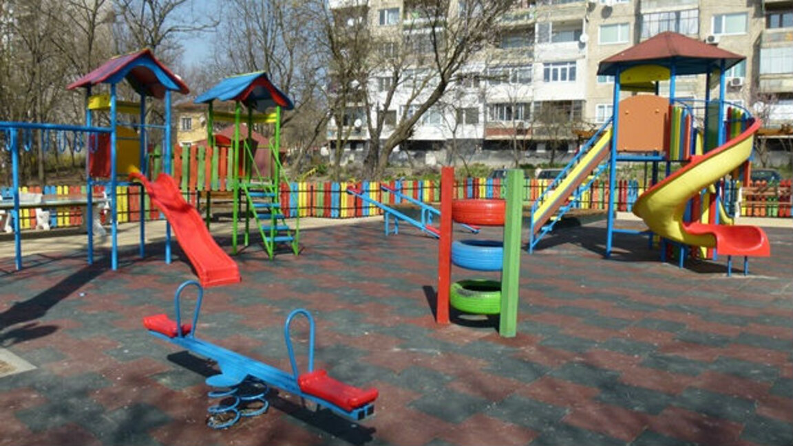 Обновяват училища и забавачки