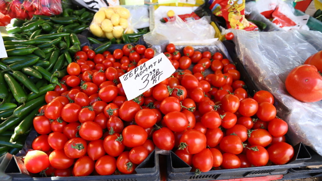 Цените на едро на основни хранителни продукти, плодове и зеленчуци се повишават и тази седмица