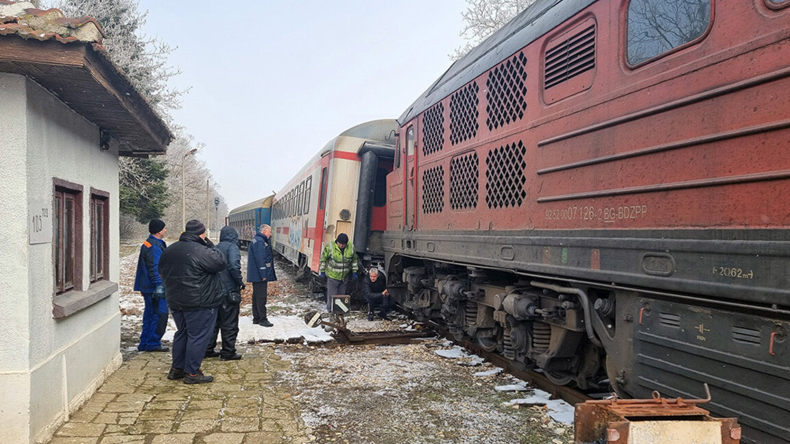 Kardam-Dobriç treninin vagonu raydan çıktı