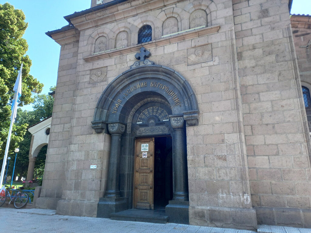 Успение Богородично – храмов празник на най-голямата възрожденска черква в България