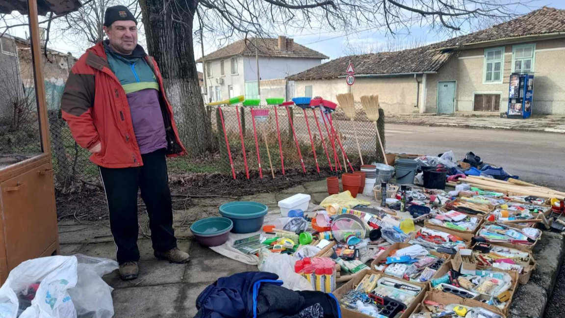 Търговец: Хората си пазят парите