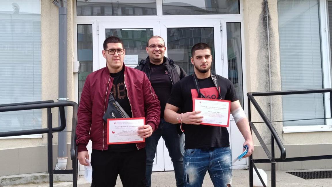 Добрият пример: 60 абитуриенти от Бургас дариха кръв за първи път