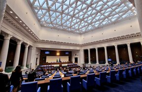 Депутатите гласуват оставката на премиера Николай Денков